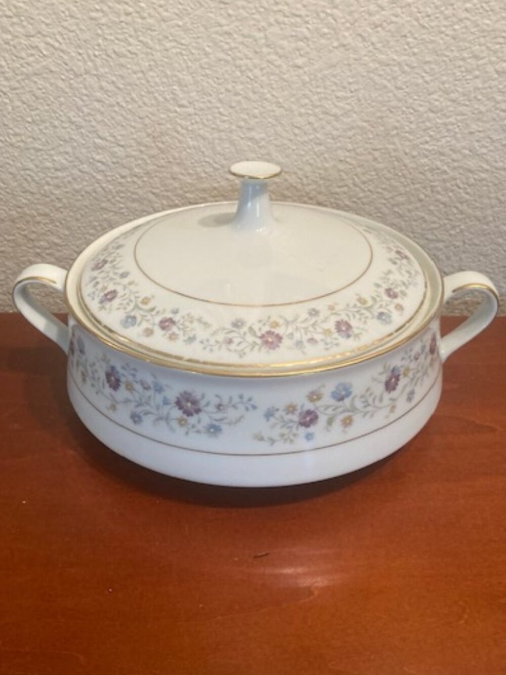 ✨ Noritake 'Longwood' Covered Casserole Dish
